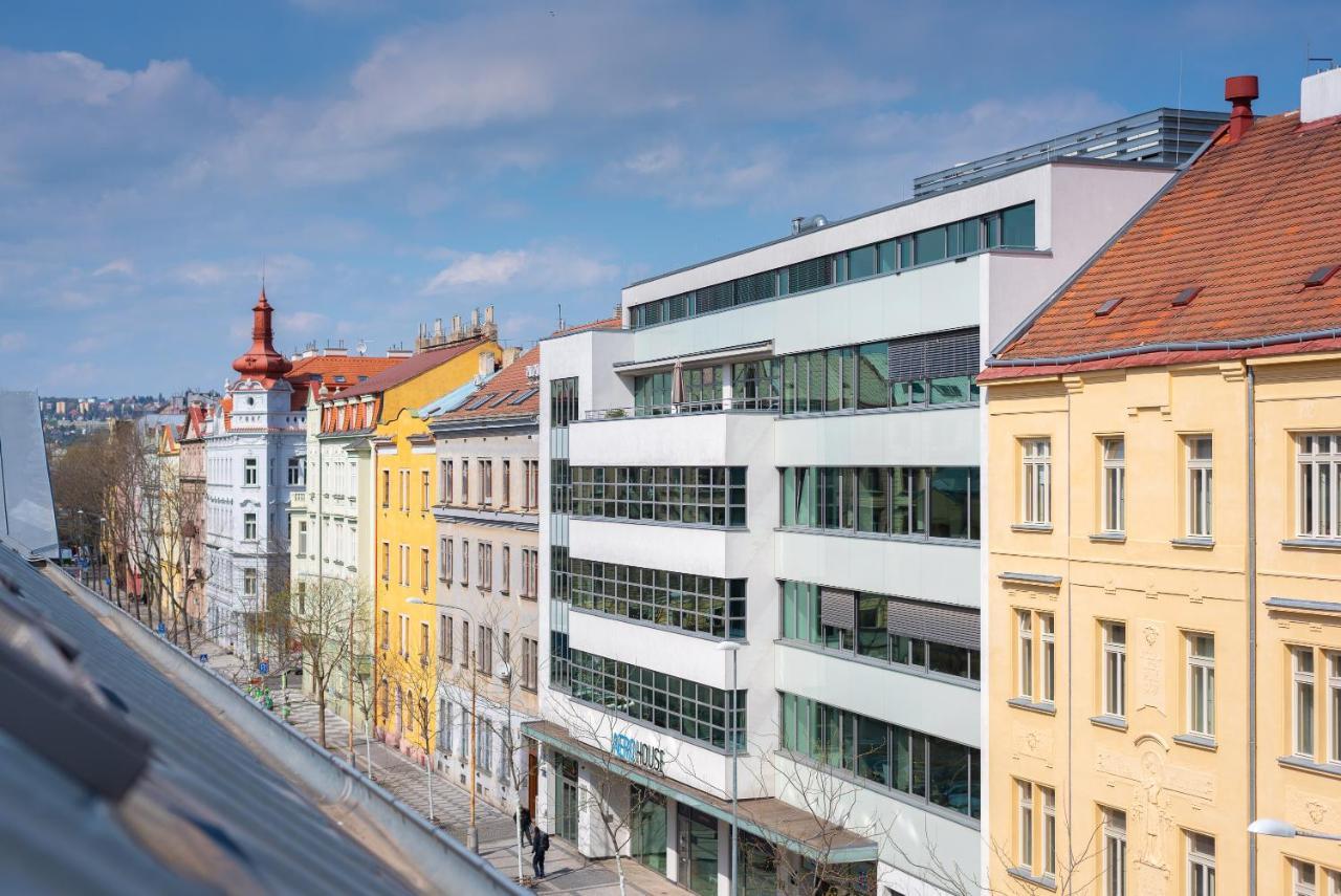 With Balcony And Parking Near The Museum Praga