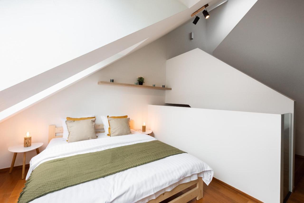 With Balcony And Parking Near The Museum * Praga