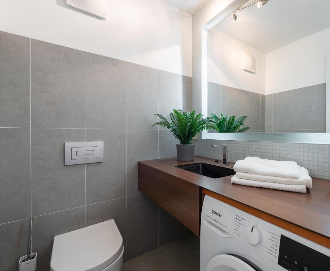 Apartament With Balcony And Parking Near The Museum Praga